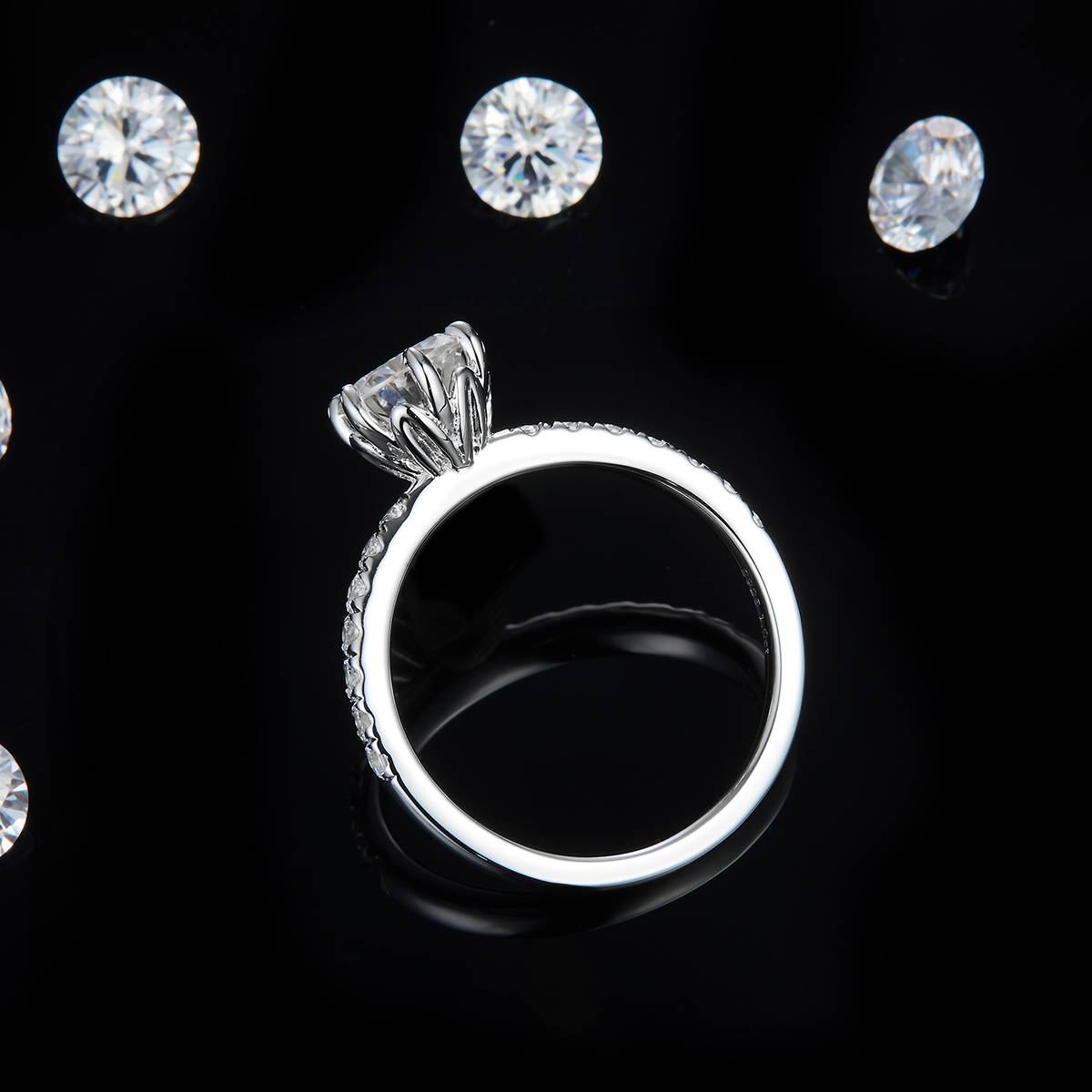 花瓣六爪圆钻女戒S925银镀白金定制选款莫桑钻1.0ct